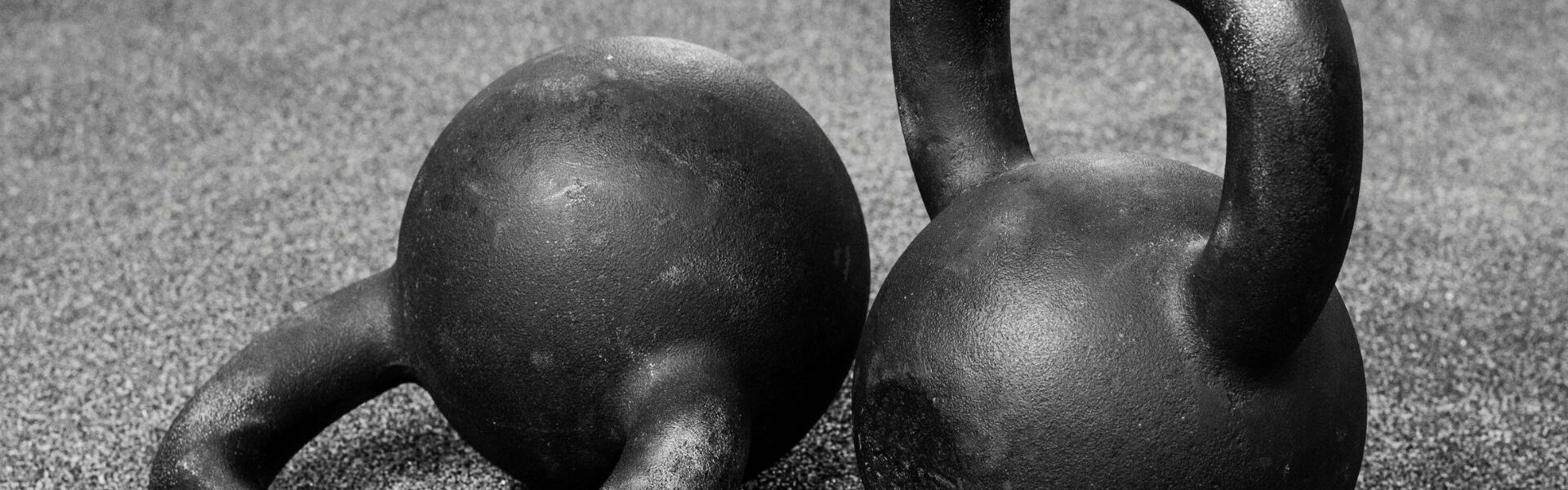 2 exercícios que todo atleta iniciante deve fazer com kettlebells